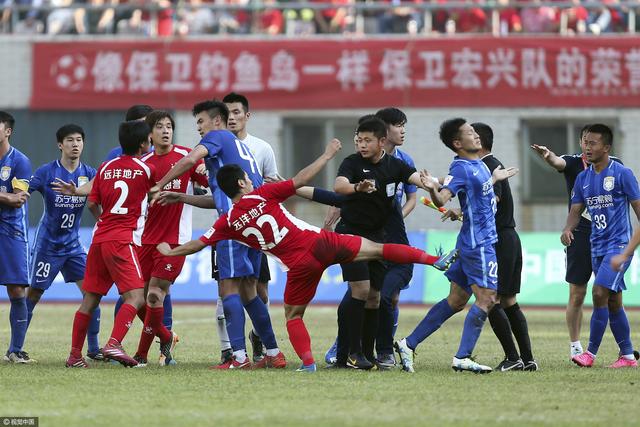 预告中，香港今昔对比影像逐一闪现，离港多年的老人在记忆中勾勒历史脉络，抒发着浓厚的爱港情怀